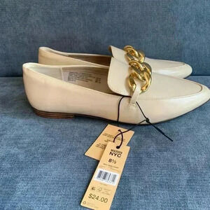 Woman’s Madden NYC Chain Accent Slip On Loafers Size 8.5 BNWT